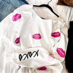 NWOT Off shoulder lips sweatshirt - XXL